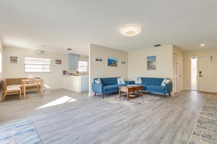 Walk to Shops and Eats, 3 Mi to Beach! Hollywood Gem