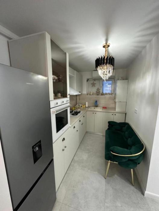 Cornișe apartament central 2 camere și living