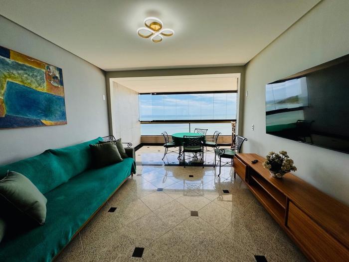 Alto padrão à beira-mar Varanda grande 4 quartos sendo 2 suites