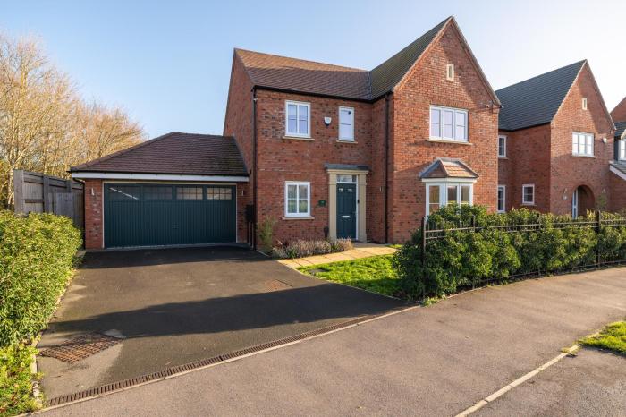 Modern 4-Bed Family Home with 5 Beds & Parking