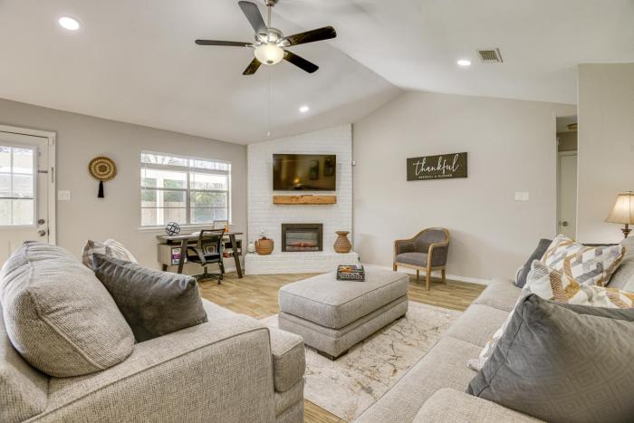 14 Mi to FIFA World Cup! Comfortable 3BR, 2BA Home