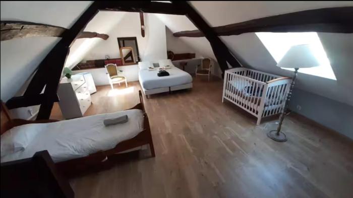 Maison avec cour et jardin