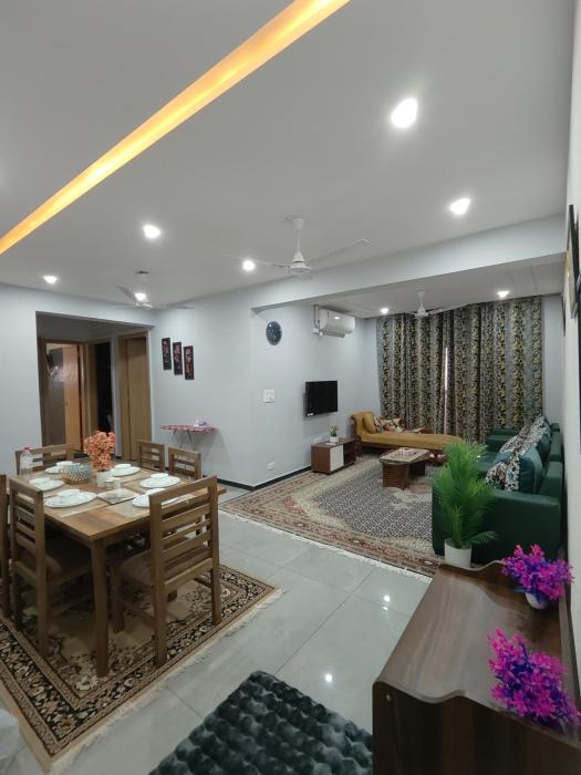 Gulposh homestay -Modern rooms cozy ambience 3 bedroom appartment