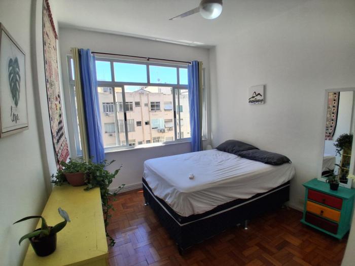 quiet beachfront room in shared apartment - quarto tranquilo num apartamento compartilhado em frente a praia