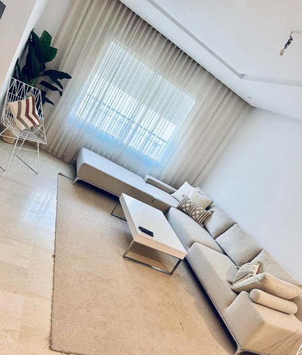 Beautiful Modern 2BR with Living Room