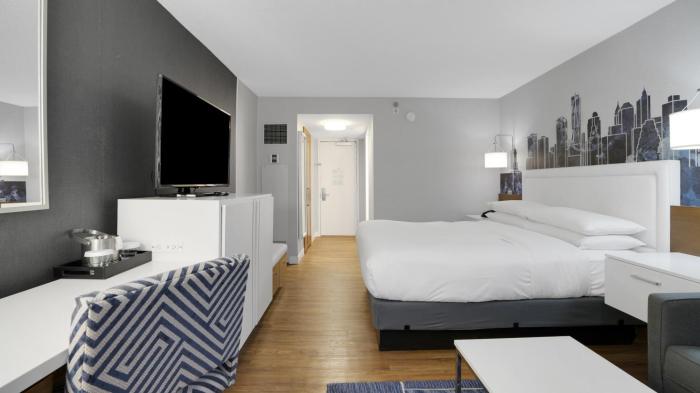 823 I Beautiful King Hotel Room