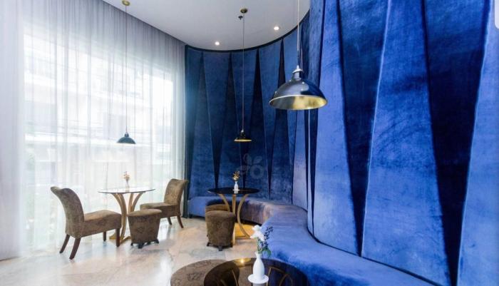 100m to walking st, clubs ,bars restaurants, 2 portable air-air-conditioners,