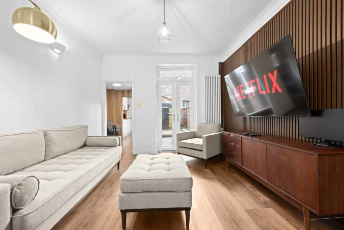 2 Bed Hale Home by City SuperHost