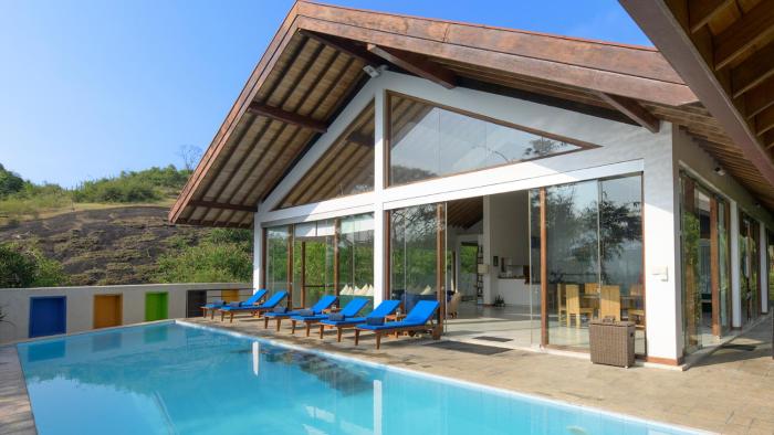 Glasshouse Victoria - next to award winning golf course