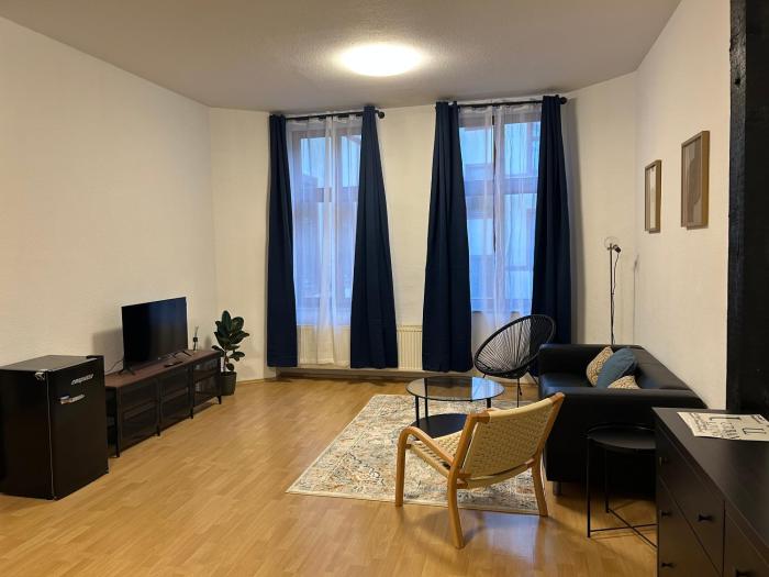Geräumige Altbauwohnung am Hasselbachplatz - 2 Schlafzimmer