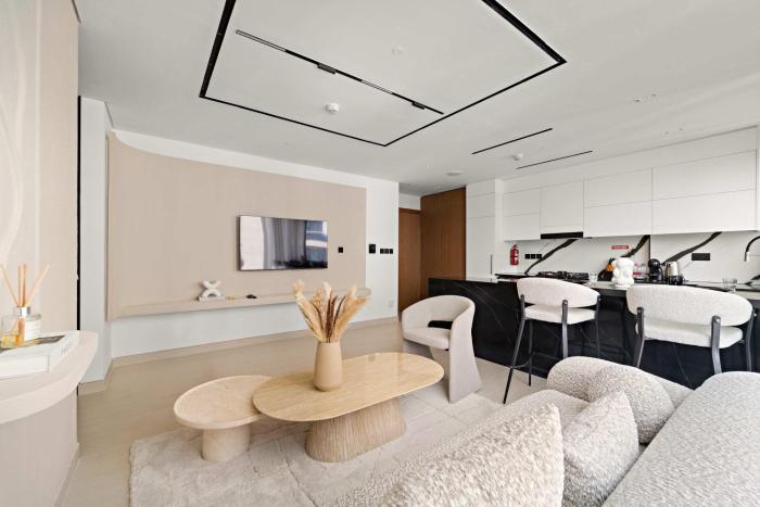 Stylish 1BR with Private Jacuzzi in Business Bay