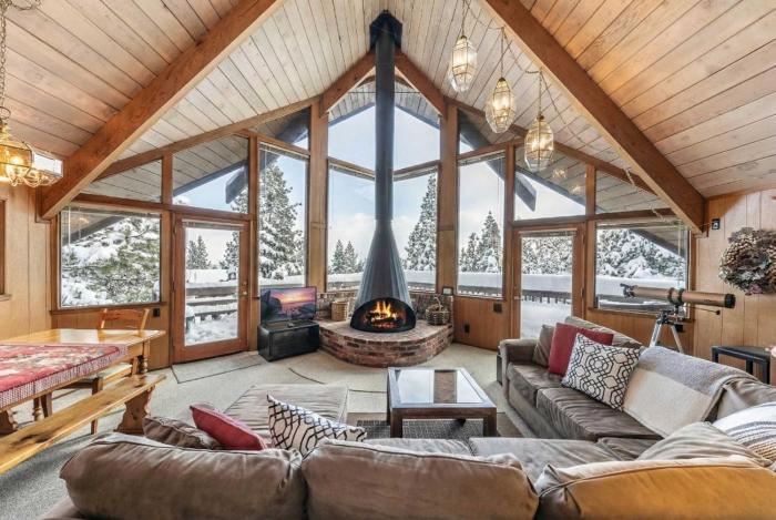 4BR Tahoe Retreat in Prime Location