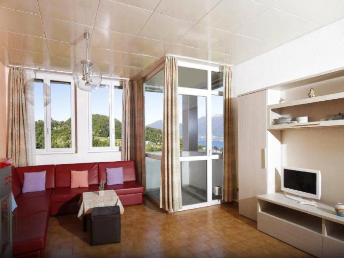 Apartment mit Blick auf den Lago Maggiore by Interhome