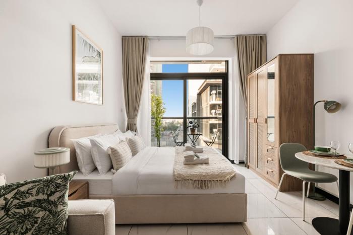 New! Serene Studio with Balcony and Pool Crystal Res