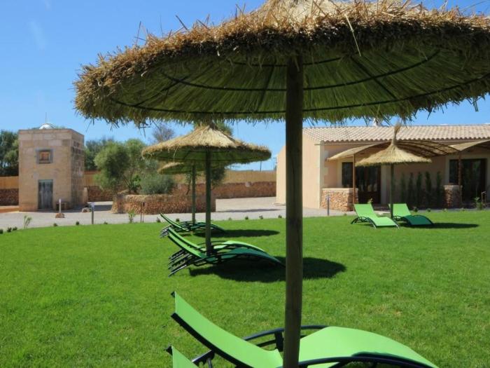 Apartment Wohnung mit Pool- Garten- Terrasse und Grill by Interhome