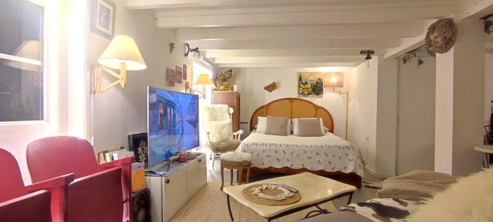 PARIS AUTHENTIC HOUSE Métro Line 14 Station Hôpital Bicêtre, RER B Gentilly