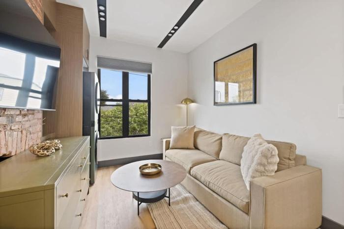 New Luxury and Chic 3BR 2BA Apartment 20 Minutes to NYC