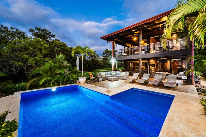 Oceanview and Private Pool 8 mins to Downtown