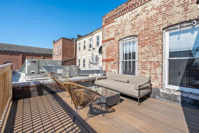 Luxury and Modern Apt with Patio only 10 Min to Times Square