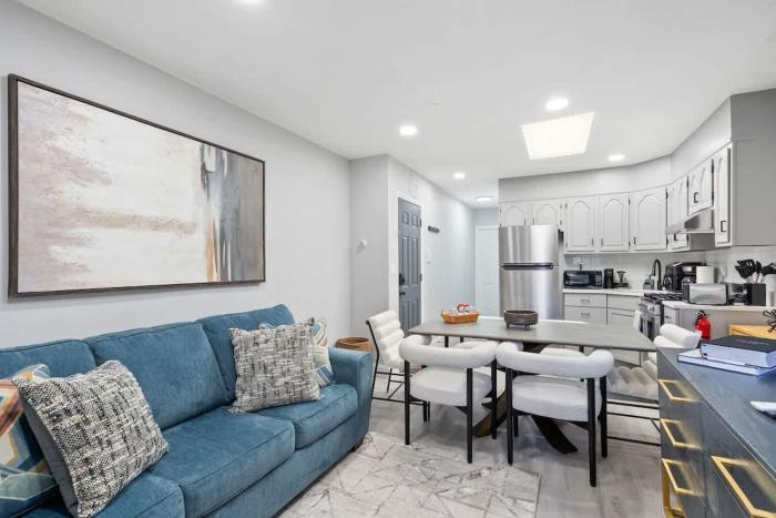 New and Beautiful 2BR Apt in Prime Spot 20 Min to NYC