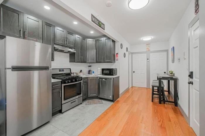 Spacious 3BR Apt with Quick Manhattan Access and Free Parking