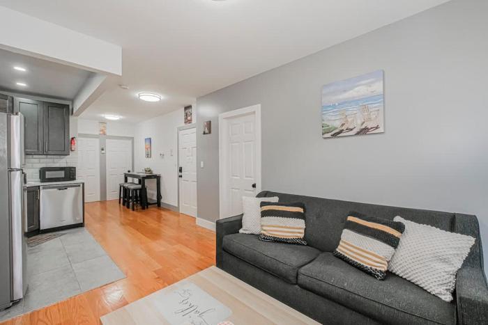 Spacious 3BR Apt with Quick Manhattan Access and Free Parking