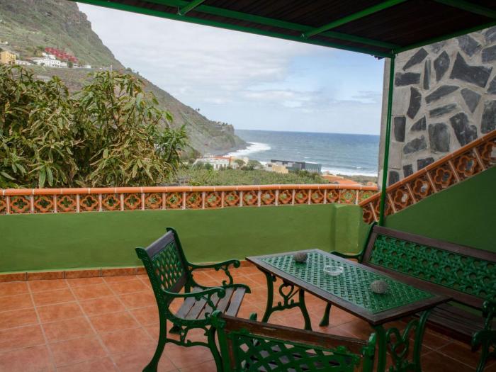 Holiday Home Ländliches Haus mit herrlichem Blick auf das Meer und das Tal- by Interhome