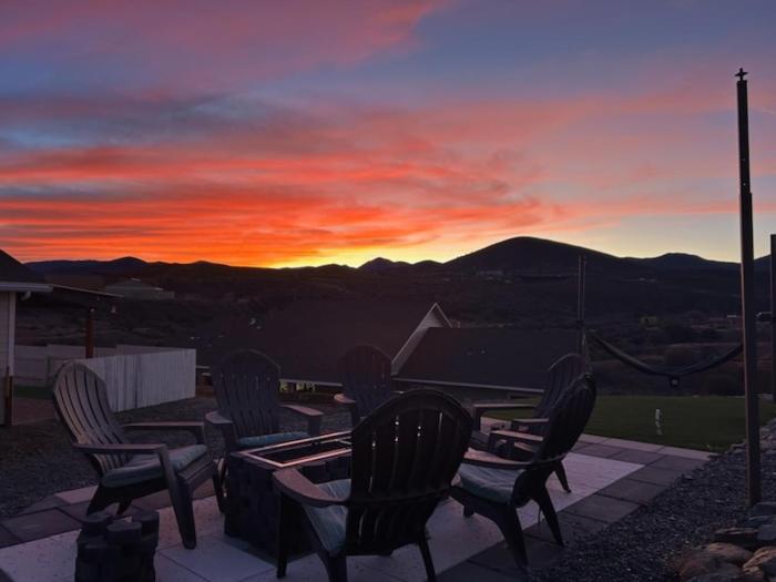 Mountain View • Fire Pit + Hammock • Loft & Office