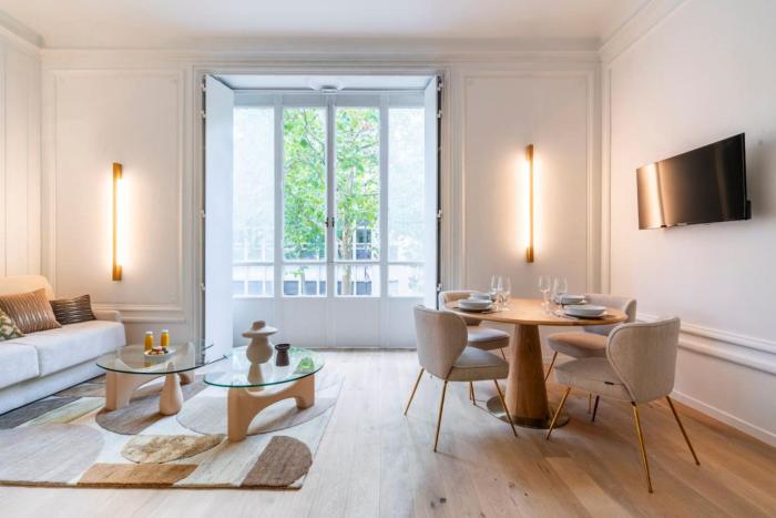 Elegant 2-room air-conditioned apartment - Paris 17