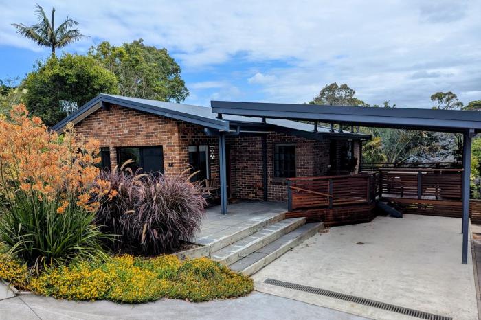 Mollymook Den Coastal Retreat - Walk to Beach & Town