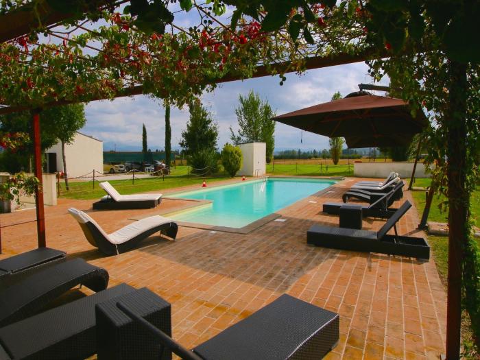 Modern holiday home in Foligno - Loc with pool