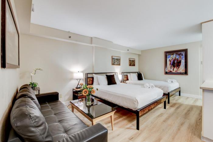 Penthouse on the strip - 6 Comfy beds!!!