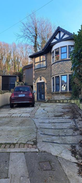 Ground Floor Apartment, Garden and free parking - 10 The Rise