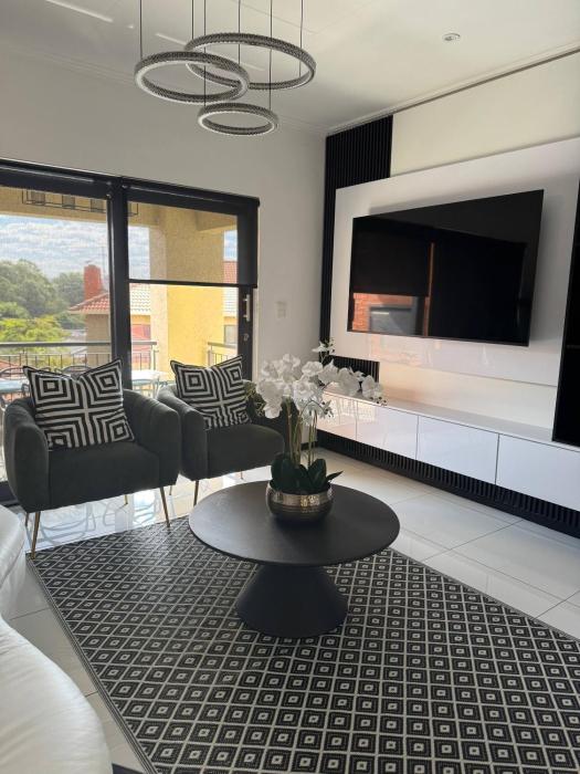 2 Bedroom Apartment Near Monte Casino