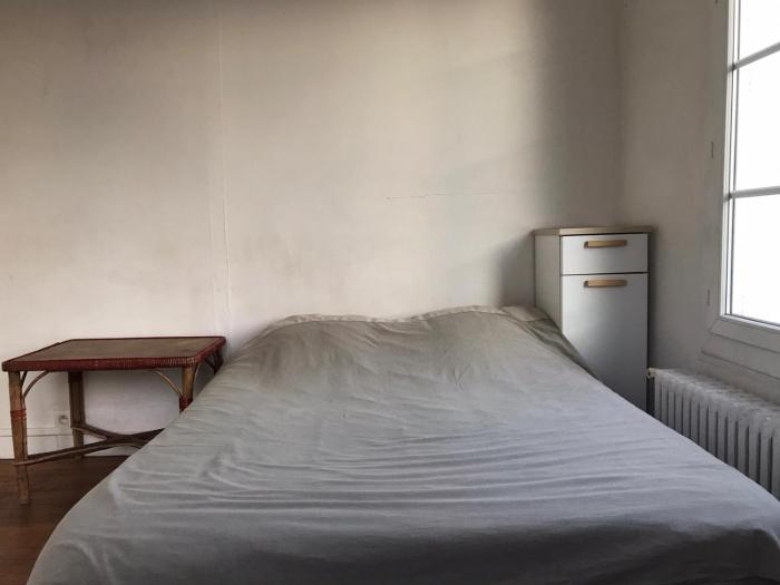 Chambre meublée chez lhabitant dans un appartement au pied de la gare