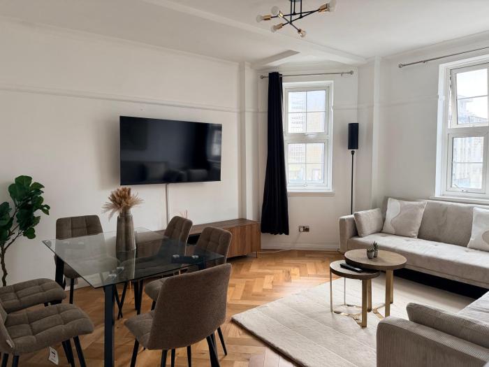 Modern Central London Apartment near Paddington & Hyde Park - Sleeps 9
