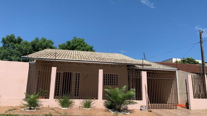 Casa grande com piscina