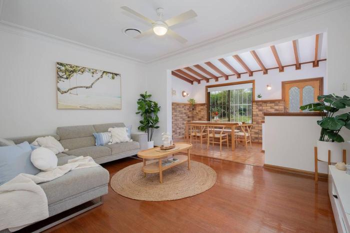 Warners Bay Escape - Family Pool Stay near Foreshore