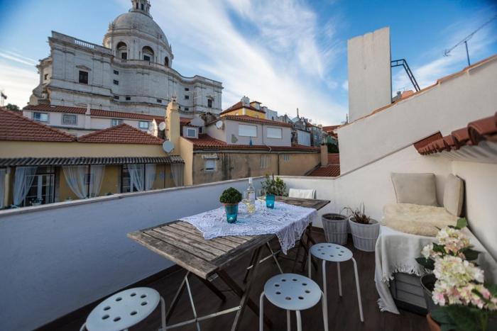 Duplex with terrace in Alfama, Central Lisbon