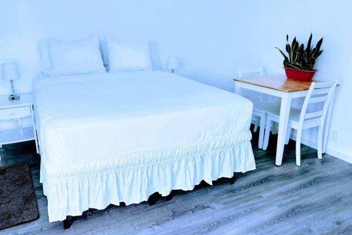 Cozy Twilight Hideaway