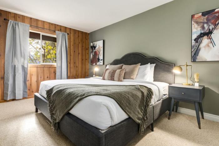 2BR Red Cedar Lodge near Banff with Mountain Views