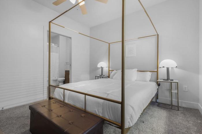 CozySuites Modern 2BR Nora Indianapolis #10