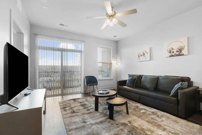 CozySuites Modern 2BR Nora Indianapolis #11