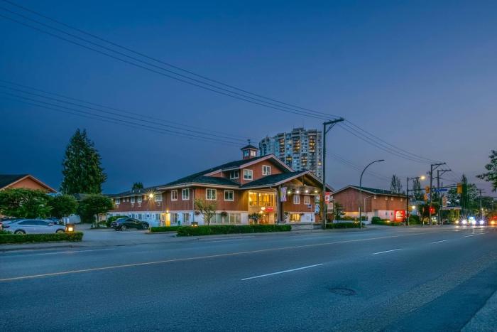 Econo Lodge Inn & Suites North Vancouver
