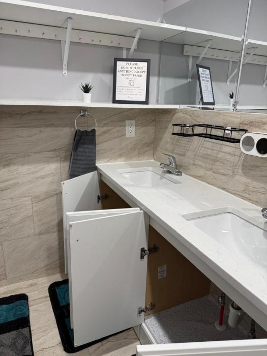 Cozy 3-Bedroom Apartment in Newark near NYC