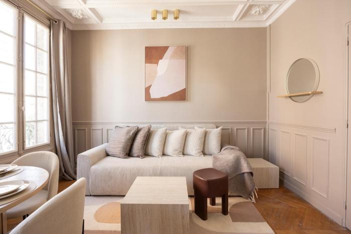 Elegant air-conditioned apartment with separate bedroom