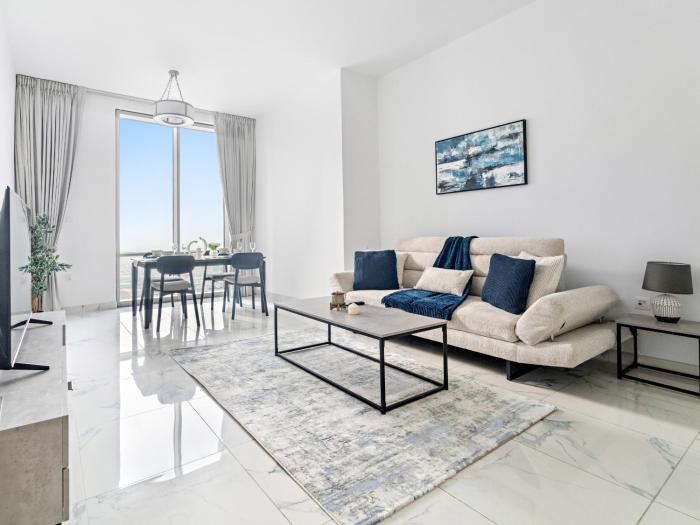 Charming City View w 1BDR Apartment In Noura Tower