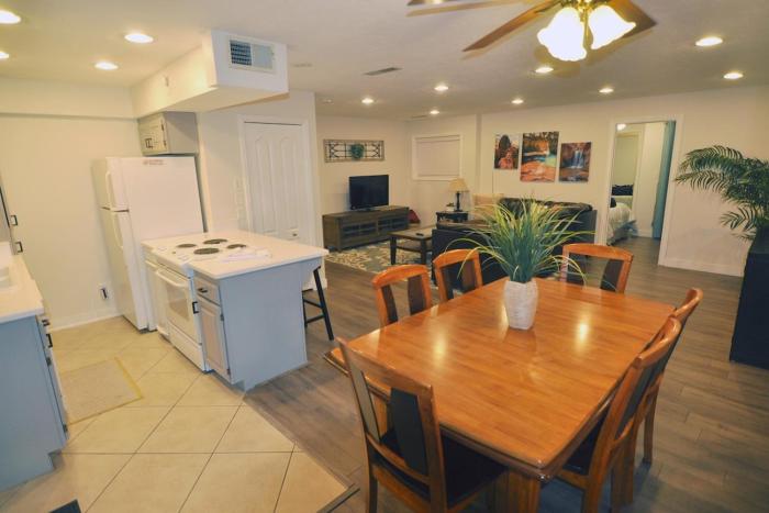 Spacious Condo - 1GB Wi-Fi, Netflix, Amazon Prime