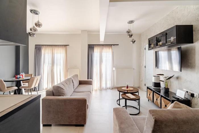 Modern Spacious 8th-Floor Apartment with Large Balcony 1 min to Metro