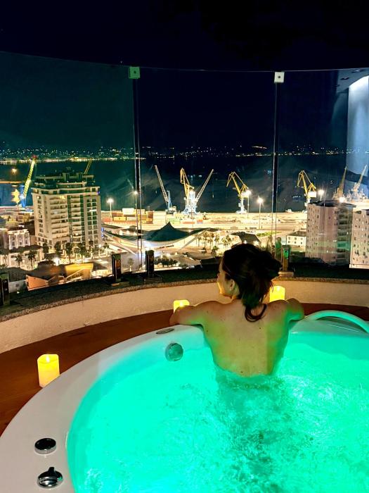 Domenéa Skyline Jacuzzi Retreat